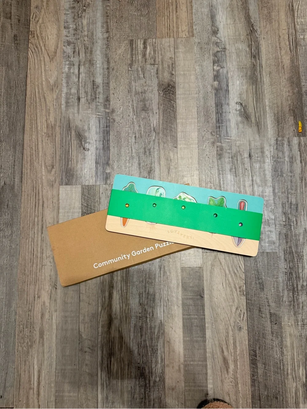 Lovevery Kids Puzzle - Green Wooden Community Garden Peg Puzzle BRAND NEW